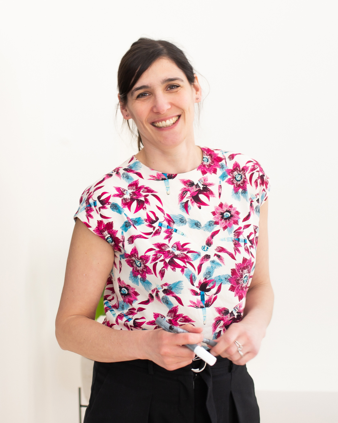 Porträt Angelique Dujic Mentorin für Teamaufbau für Gründer*innen & Unternehmer*innen Porträt Angelique Dujic Mentorin für Teamaufbau für Gründer*innen & Unternehmer*innen